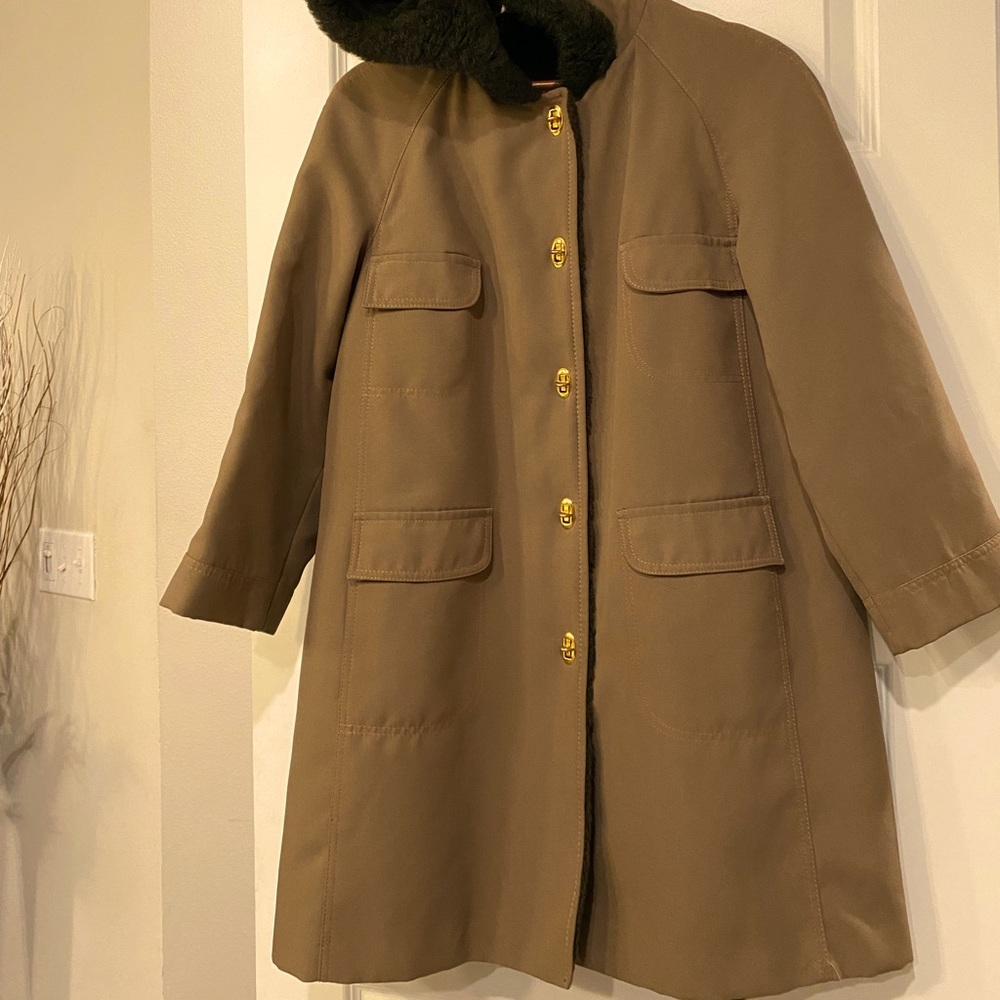 VINTAGE⚡️ Hooded Trench Coat w/ fur inner lining & golden turn clasp buttons ✨